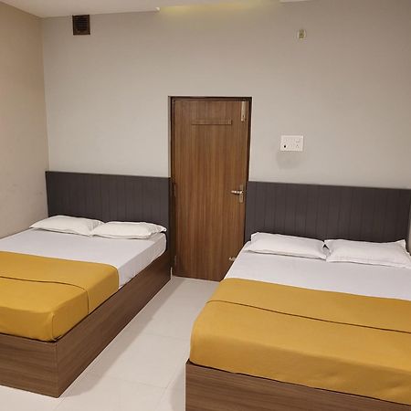 M Square Hotel Vellore Bilik gambar