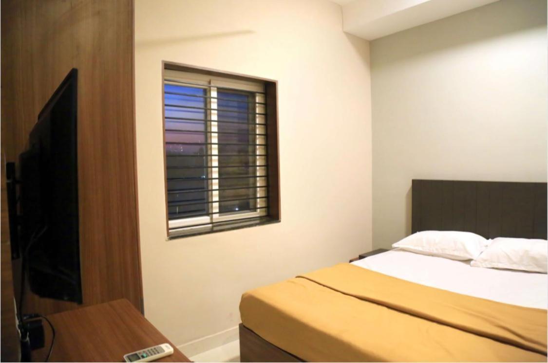M Square Hotel Vellore Luaran gambar