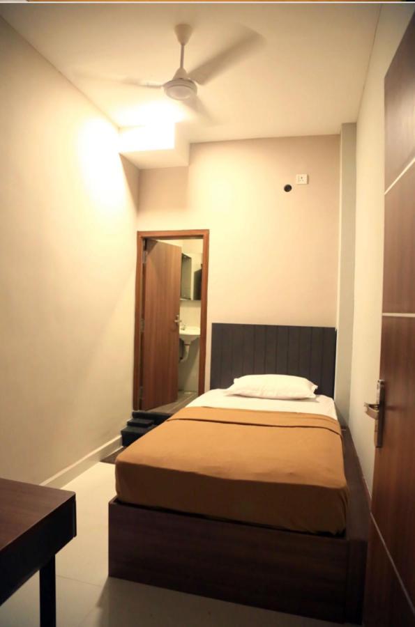 M Square Hotel Vellore Luaran gambar