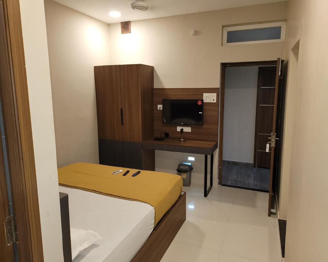 M Square Hotel Vellore Luaran gambar
