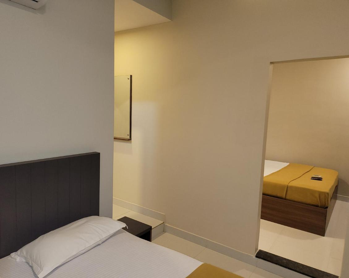 M Square Hotel Vellore Luaran gambar