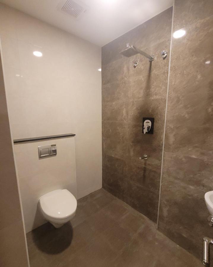 M Square Hotel Vellore Luaran gambar