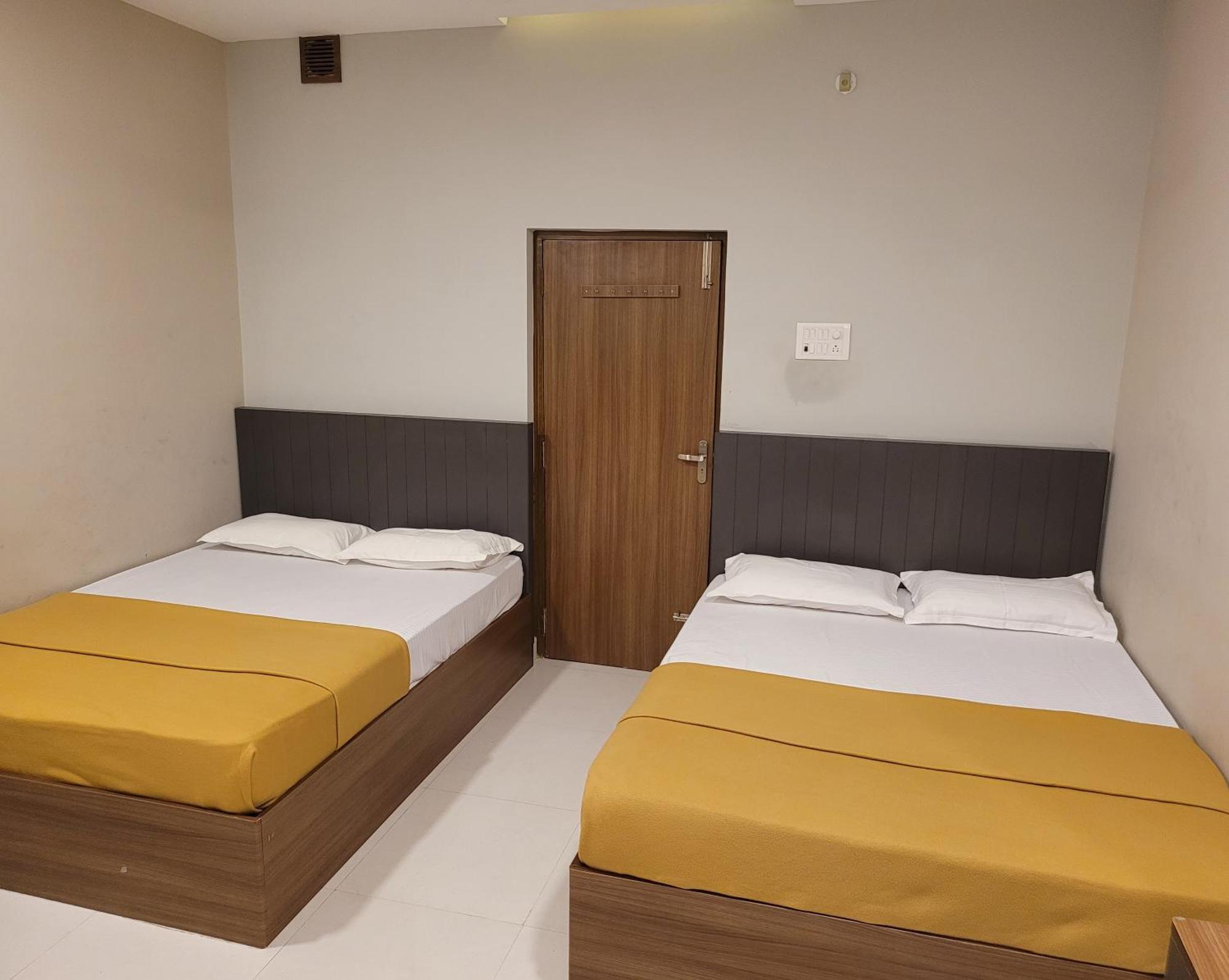 M Square Hotel Vellore Bilik gambar