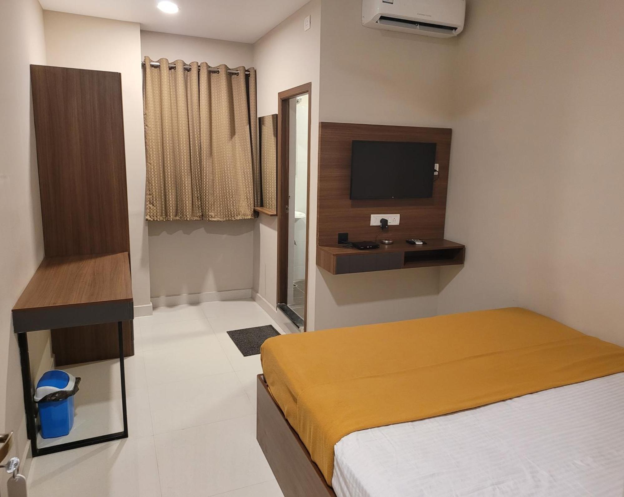 M Square Hotel Vellore Bilik gambar